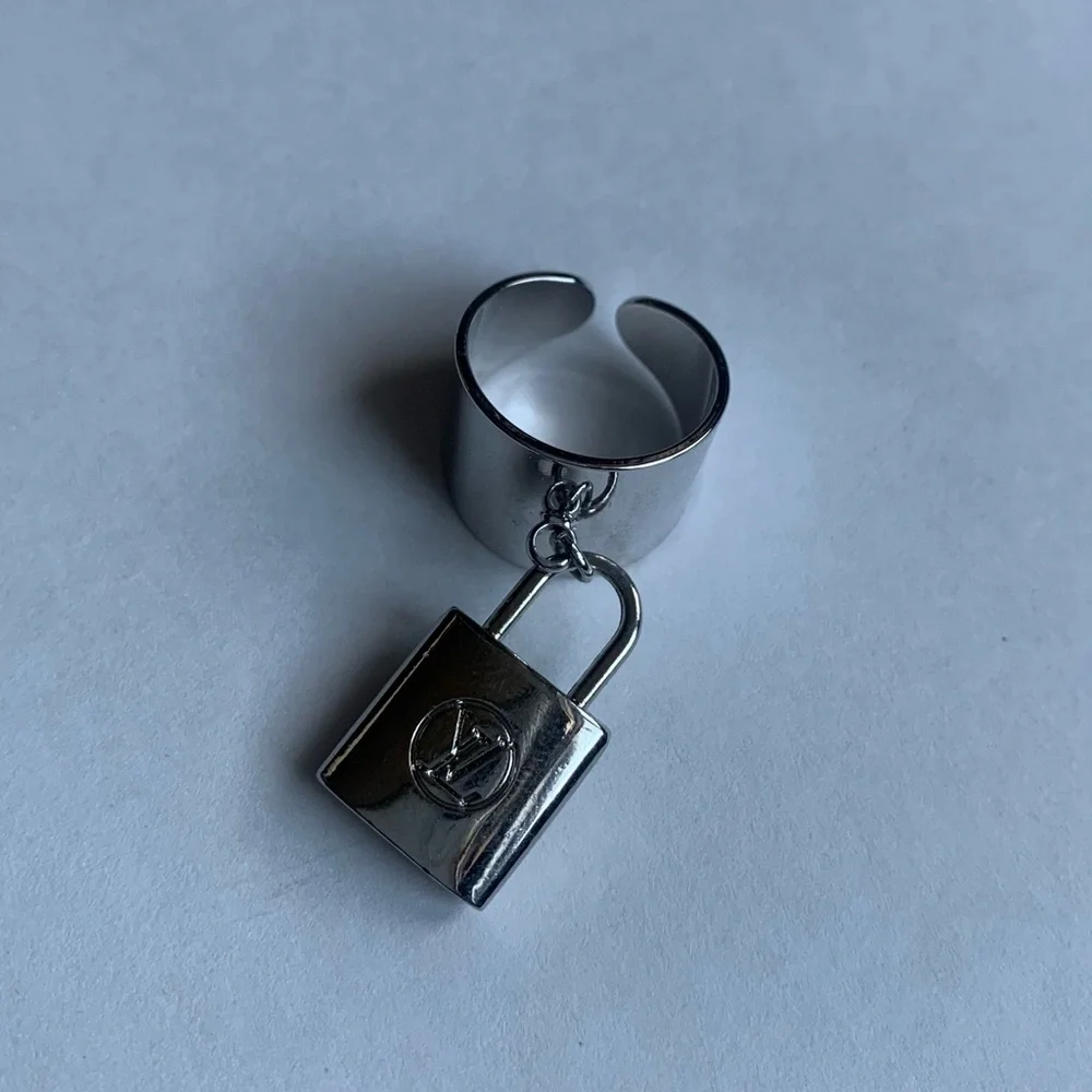 LV Mini Lock Ring - Picture 1 of 2